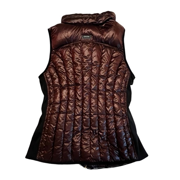 Calvin Klein Performance Mock Neck Down Lightweight Vest in Burgundy funnel neck - Picture 4 of 13